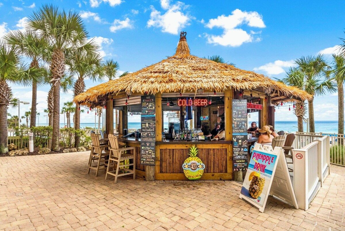 Resort Tiki Bar located between the two beachfront pools